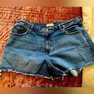 Abercrombie CURVE LOVE. Size 35